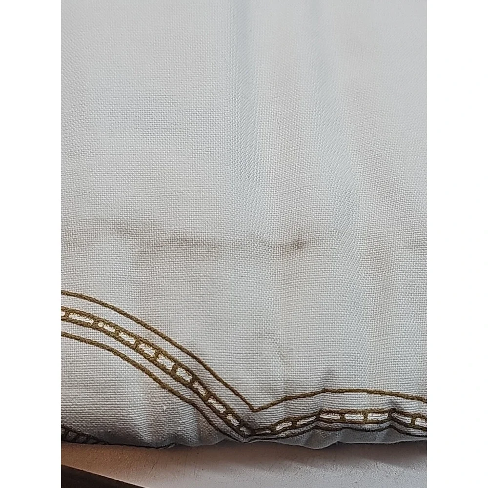 Vintage Madeira White Floral Embroidered Tablecloth 104 x 60 Cotton Flaw